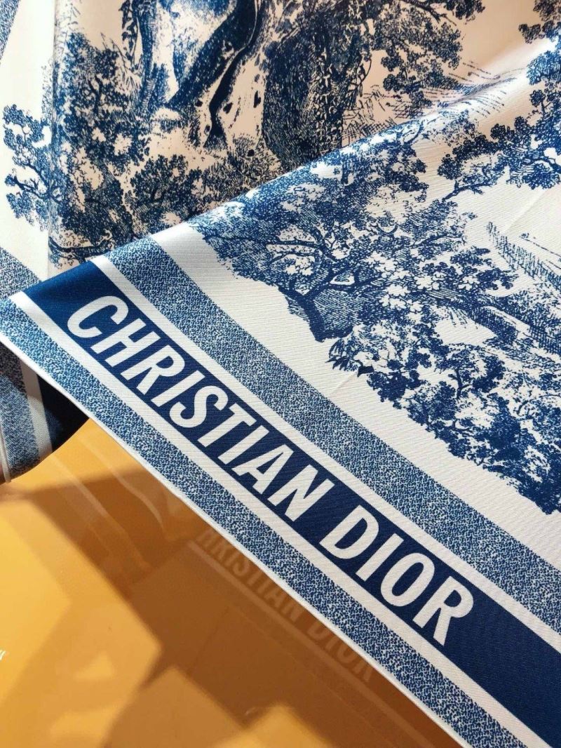 CHRISTIAN DIOR